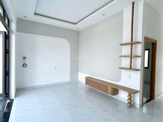 Bán gấp nhà mặt tiền đường phi trường thuận tiện kinh doanh, sổ hồng riêng thổ cư 100%, gần chợ 26