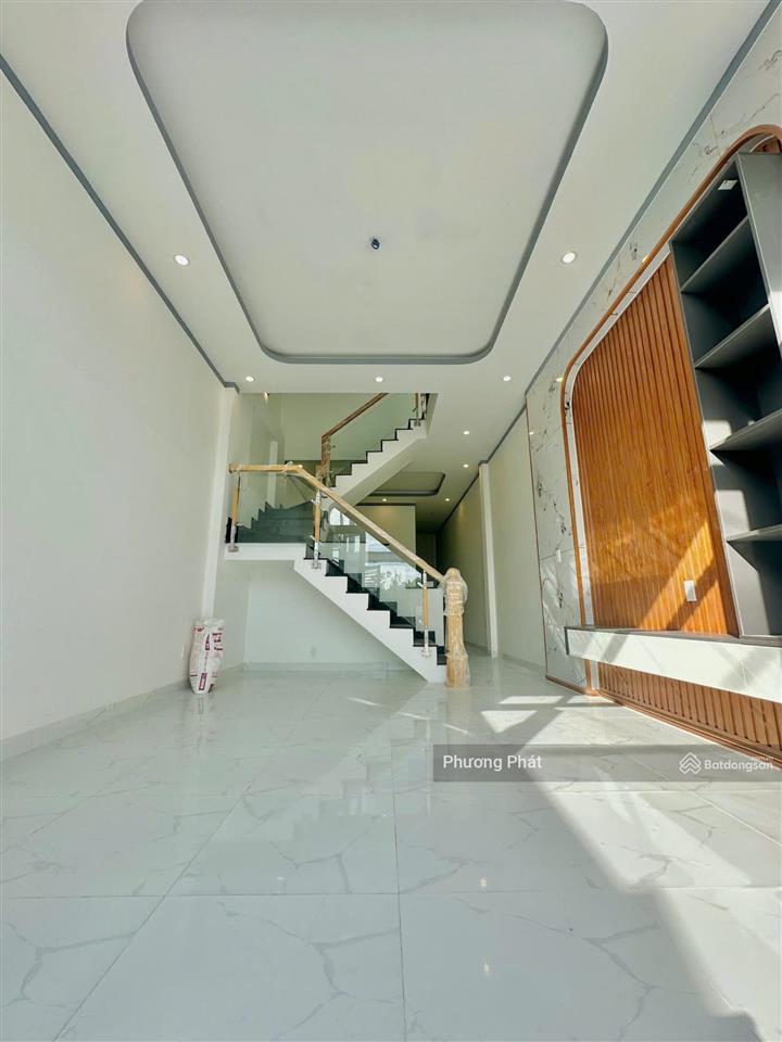 Bán gấp nhà 1 trệt 1 lầu sổ riêng thổ cư 100% giá rẻ hẻm 1 sẹt phi trường, cách chợ tân bình chỉ 5p