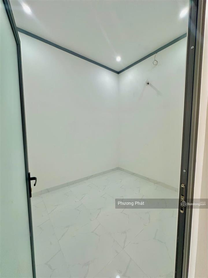 Bán gấp nhà 1 trệt 1 lầu sổ riêng thổ cư 100% giá rẻ hẻm 1 sẹt phi trường, cách chợ tân bình chỉ 5p