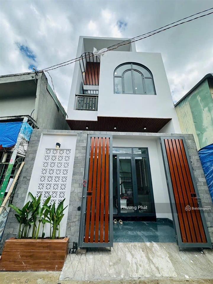 Chỉ 889tr nhận ngay nhà 1 trệt 1 lầu sổ hồng riêng thổ cư 100%, ngay chợ trảng dài