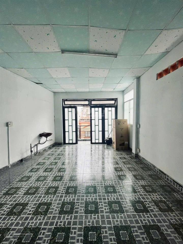 Bán nhà rộng xe hơi vô 60m2 cách mạng tháng 8 chỉ 9,1tỷ