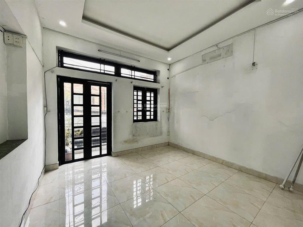 Bán nhà rộng xe hơi vô 60m2 cách mạng tháng 8 chỉ 9,1tỷ