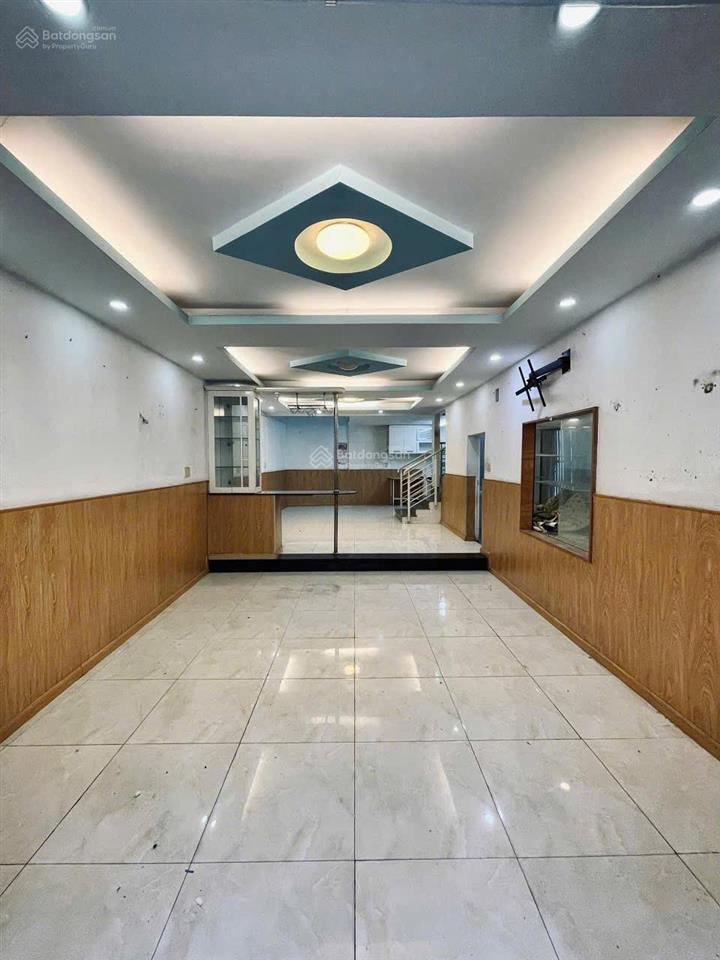 Bán nhà rộng xe hơi vô 60m2 cách mạng tháng 8 chỉ 9,1tỷ
