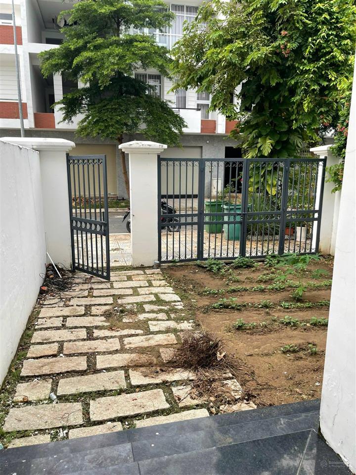 Bán nhà phố liền kề view đẹp tại thăng long home hiệp phước, 5,5 tỷ, 135m²