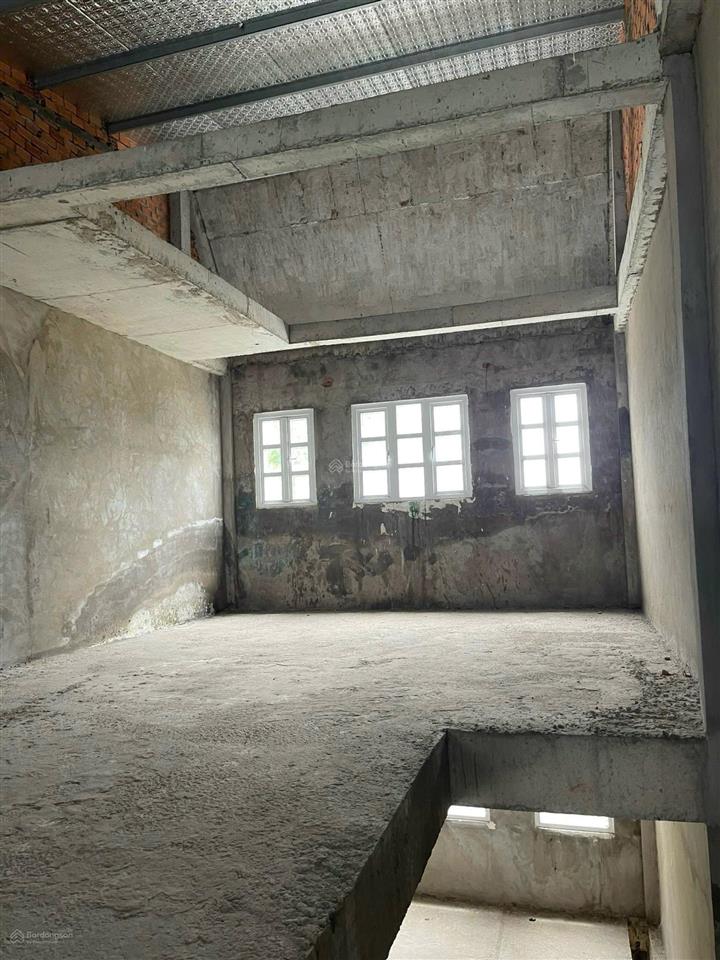 Bán nhà phố liền kề view đẹp tại thăng long home hiệp phước, 5,5 tỷ, 135m²