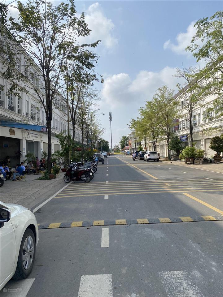 Bán nhà phố liền kề view đẹp tại thăng long home hiệp phước, 5,5 tỷ, 135m²