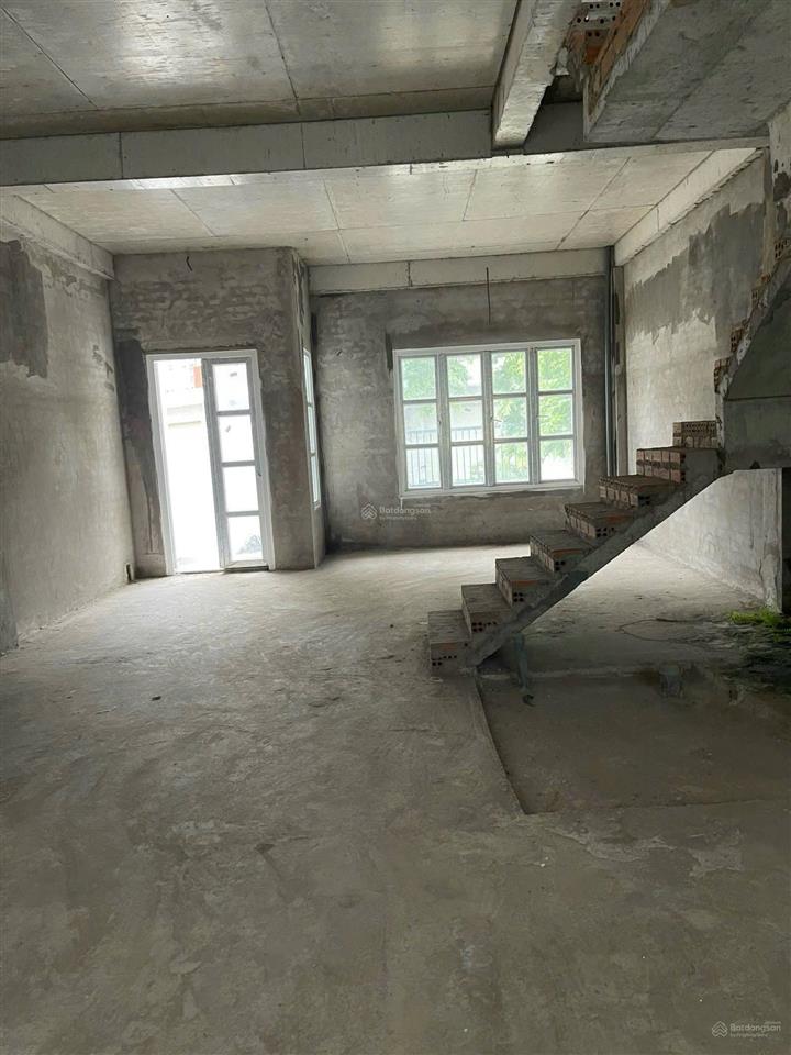 Bán nhà phố liền kề view đẹp tại thăng long home hiệp phước, 5,5 tỷ, 135m²