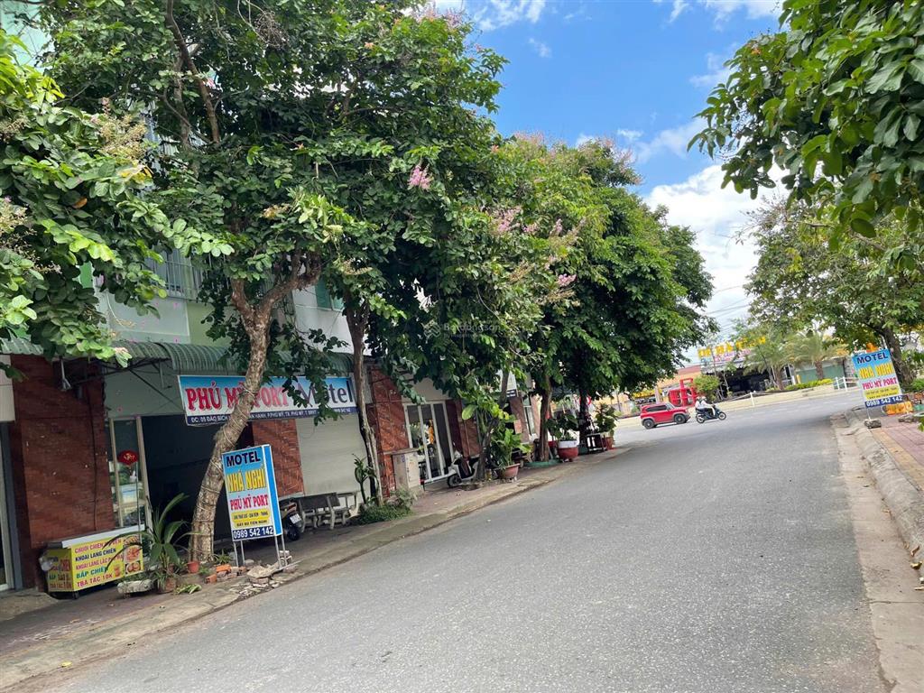 Bán nhà mặt tiền shophouse 5x17 = 85m2. xây 3 tầng  giá 7 tỷ. sổ hồng chính chủ.