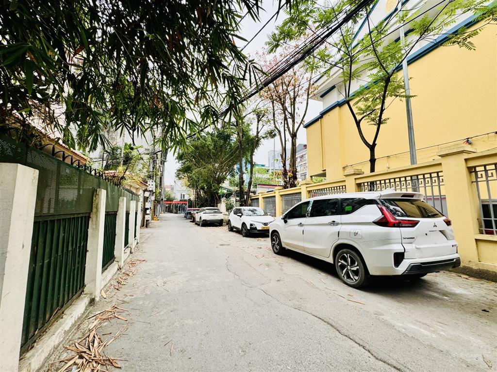 Đất phú thượng  tây hồ  92m2  ngay cạnh công an phường  ô tô qua nhà  ngõ thônggiá hơn 20 tỷ