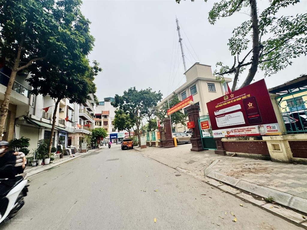 Đất phú thượng  tây hồ  92m2  ngay cạnh công an phường  ô tô qua nhà  ngõ thônggiá hơn 20 tỷ