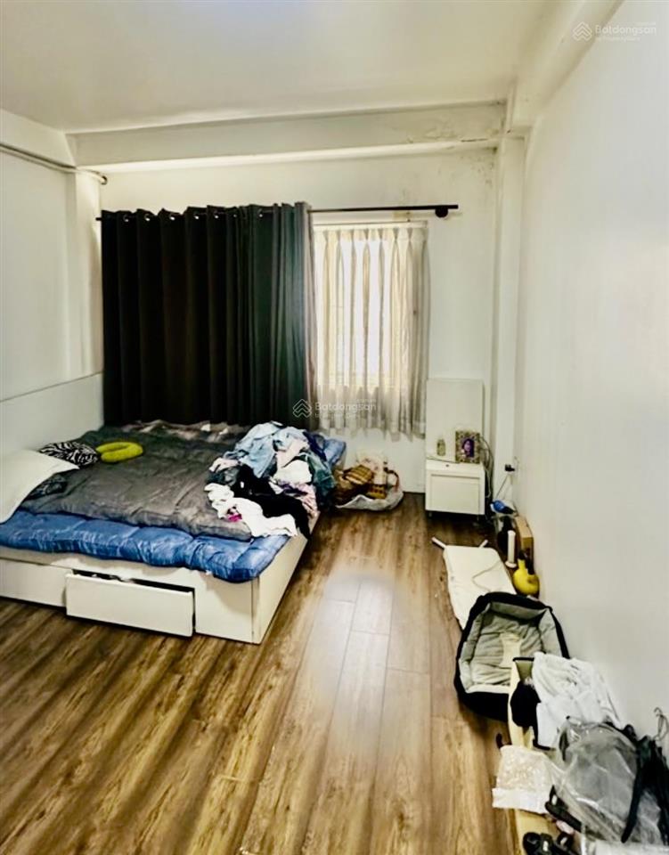 Bán nhà hẻm 4m calmette quận 1. gần chợ bến thành. dt42m2. chỉ 9,9 tỷ.