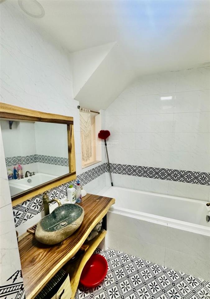 Bán nhà hẻm 4m calmette quận 1. gần chợ bến thành. dt42m2. chỉ 9,9 tỷ.