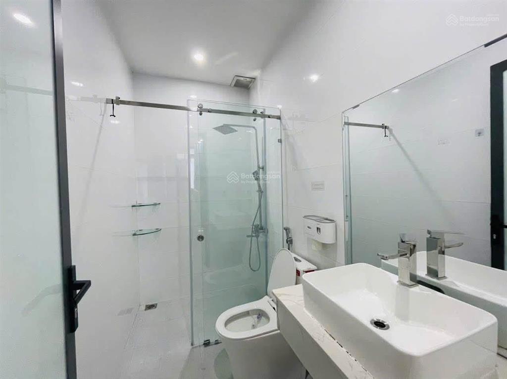 Ccdv. cho thuê nhà đẹp 1 trệt 3 lầu  3pn đường lê hồng phong trung tâm vũng tàu, 17 triệu.