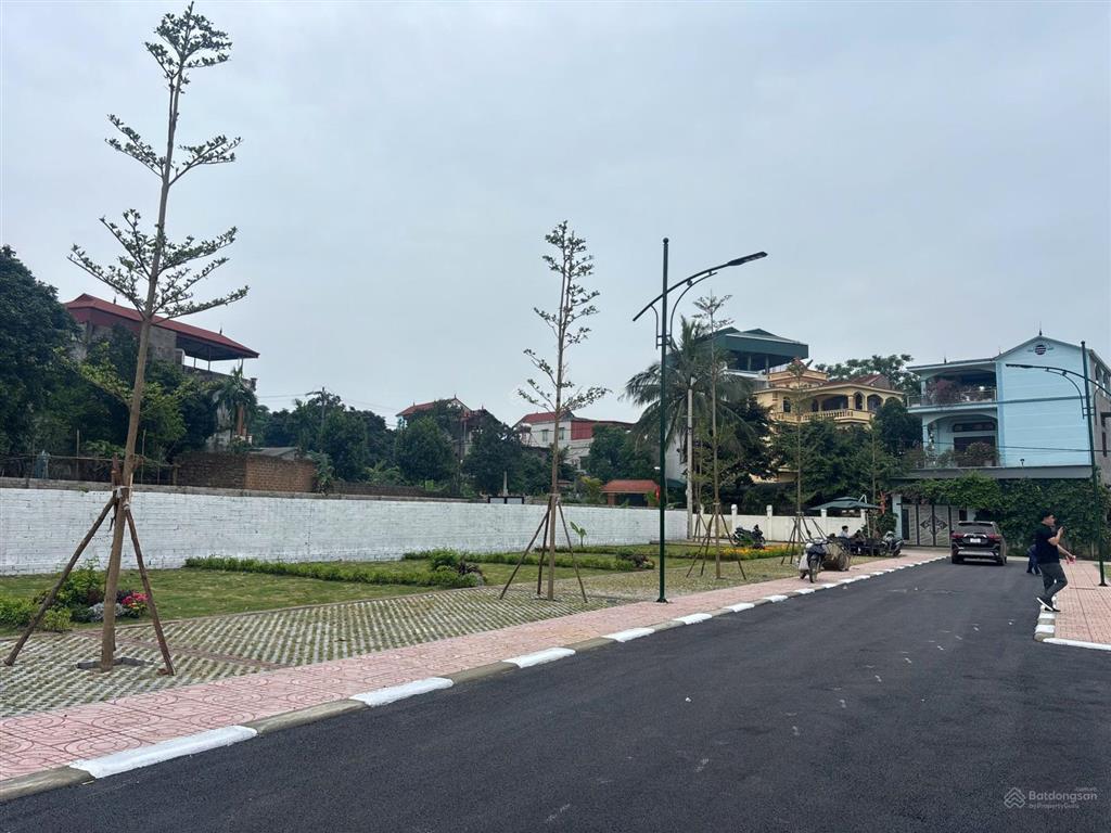 Gia đình em cần tiền nên thanh khoản ngay lô đất 100m full thổ cư tại khu cnc hòa lạc