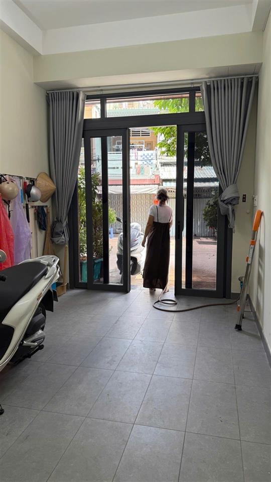 bán nhà hẻm xe tang  nhà mới sos gấp bán q4 
4  tấm rẻ bèo GIÃM NGAY 1,5 TỶ