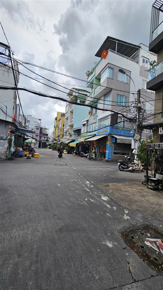 bán nhà hẻm xe tang  nhà mới sos gấp bán q4 
4  tấm rẻ bèo GIÃM NGAY 1,5 TỶ