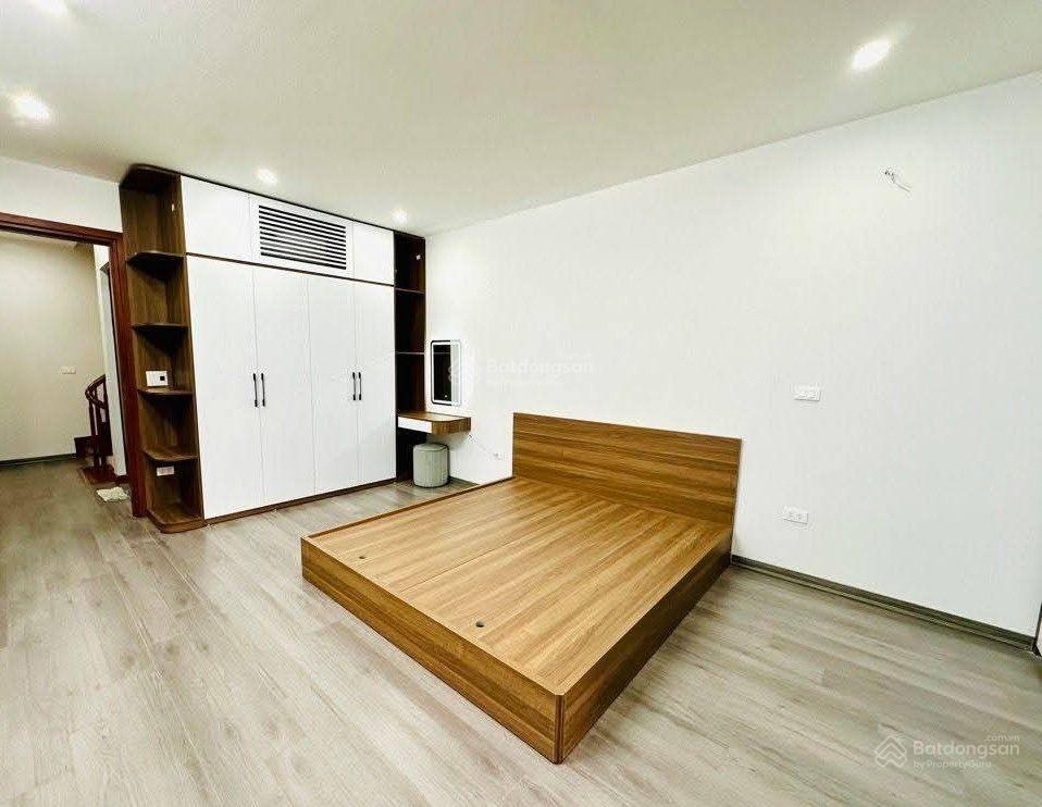 Kim chung  lai xá  33m 5 tầng, ngõ thông oto đỗ cửa  chỉ nhỉnh 5tỷ  hiếm!
