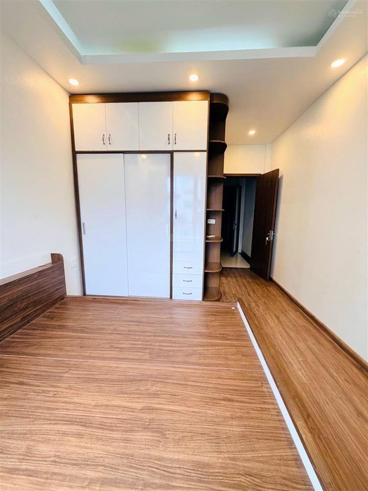 Hàng xóm đại học công nghiệp  nhà 5 tầng mới tinh  chỉ 5,x tỷ! 40m full nội thất