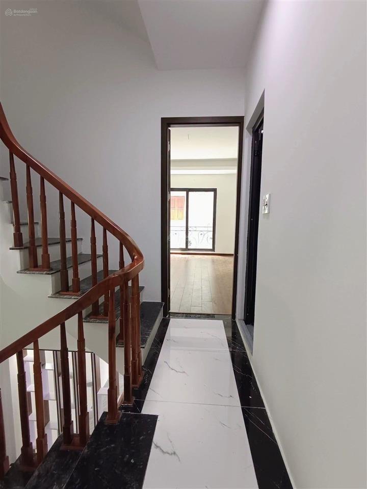 Hàng xóm đại học công nghiệp  nhà 5 tầng mới tinh  chỉ 5,x tỷ! 40m full nội thất