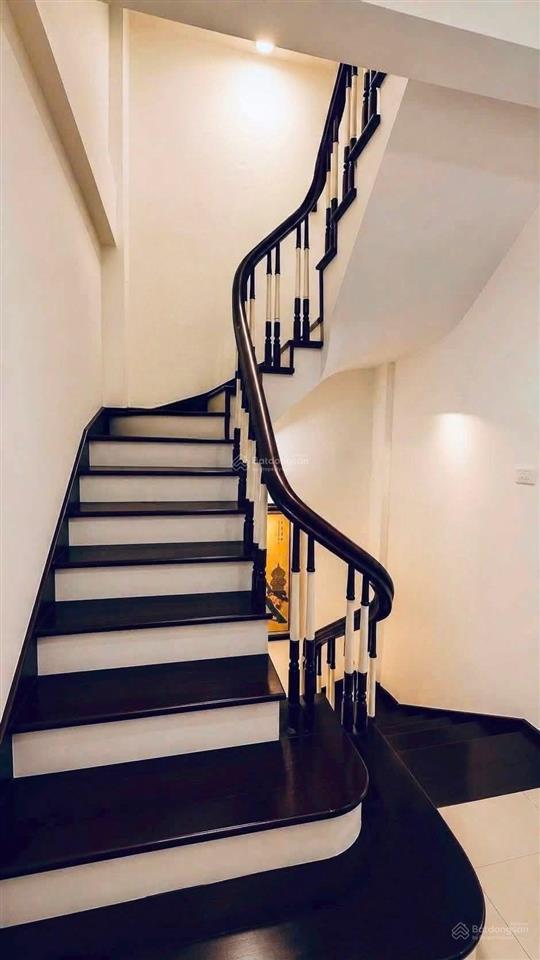 Giá tuyệt chủng! ngã tư trôi! 32m2 5 tầng đường 422  chỉ 3, x tỷ  không quy hoạch