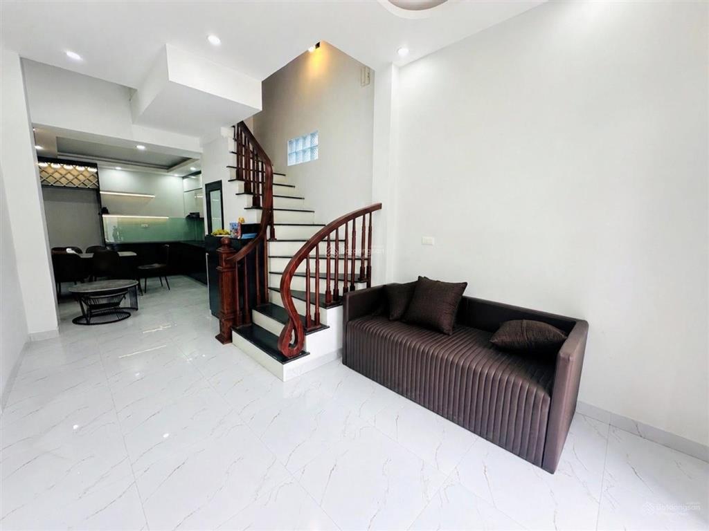 40m 5 tầng mới cứng ô tô sát nhà hàng xóm đh công nghiệp! chỉ nhỉnh 5 tỷ