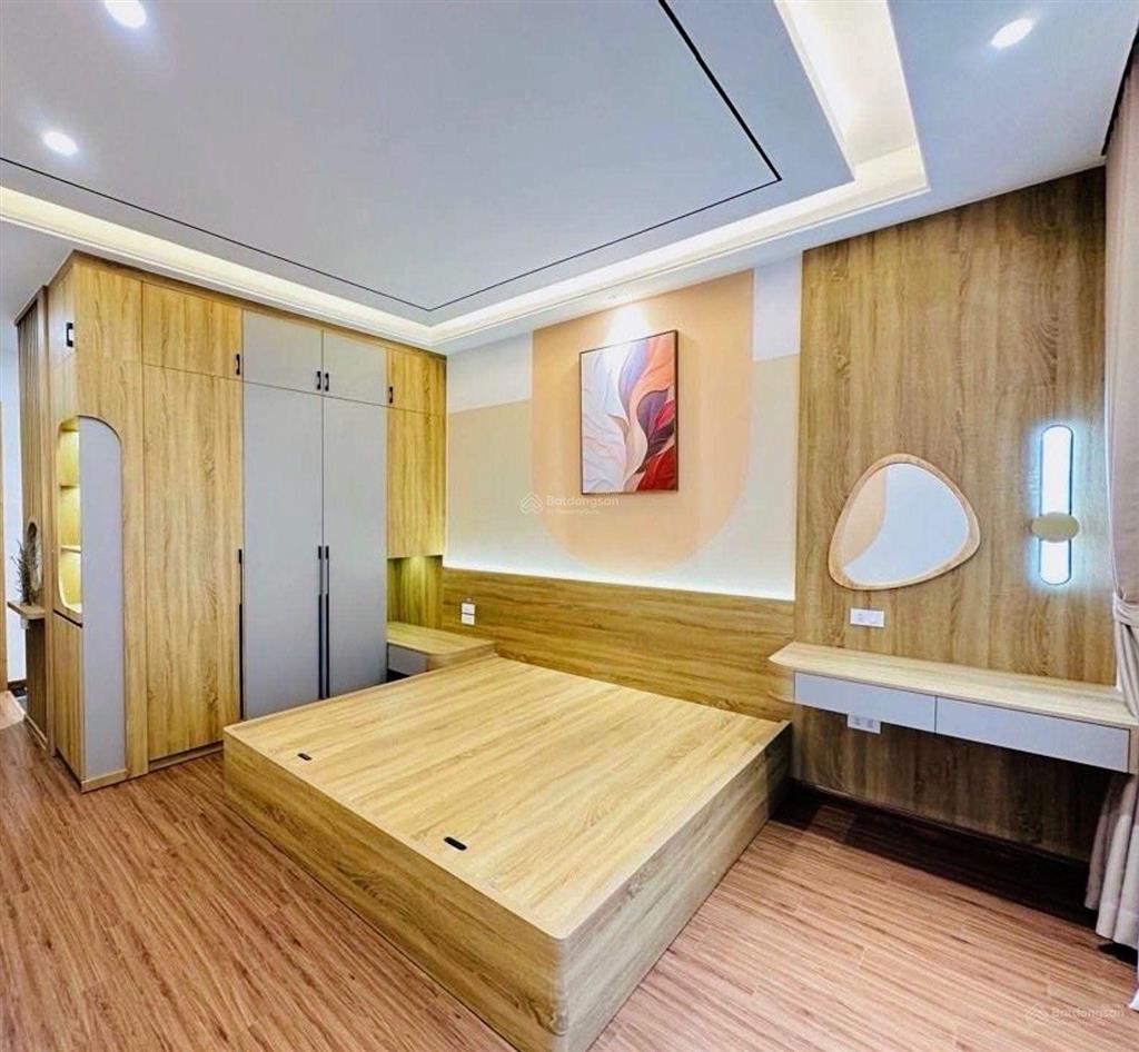 Hòe thị  trịnh văn bô  30m 5 tầng  ô tô đỗ cổng  chỉ 4,x tỷ  chậm là tiếc!