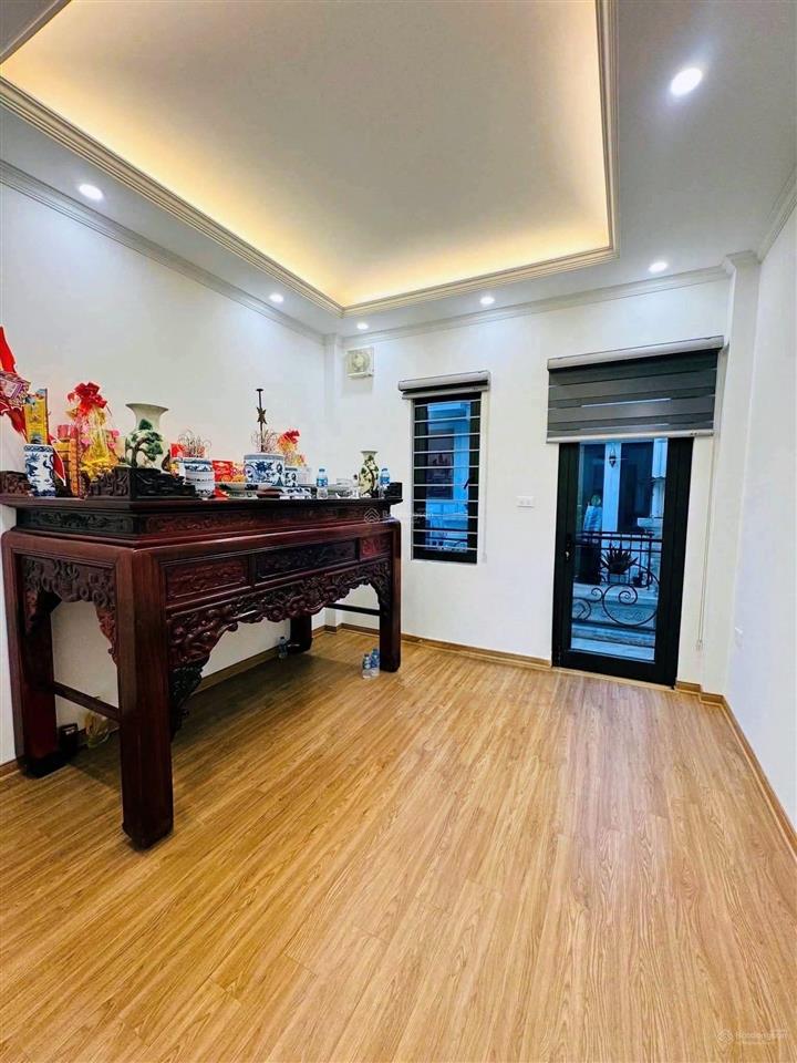 Hòe thị  trịnh văn bô  30m 5 tầng  ô tô đỗ cổng  chỉ 4,x tỷ  chậm là tiếc!