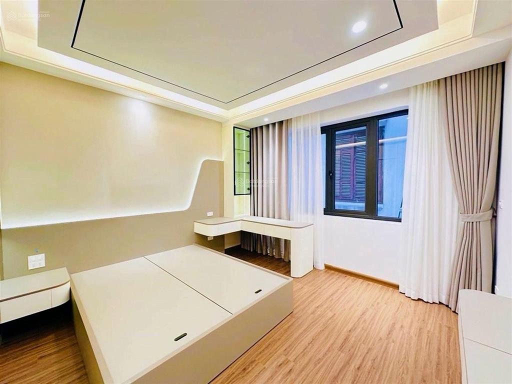 Hòe thị  trịnh văn bô  30m 5 tầng  ô tô đỗ cổng  chỉ 4,x tỷ  chậm là tiếc!