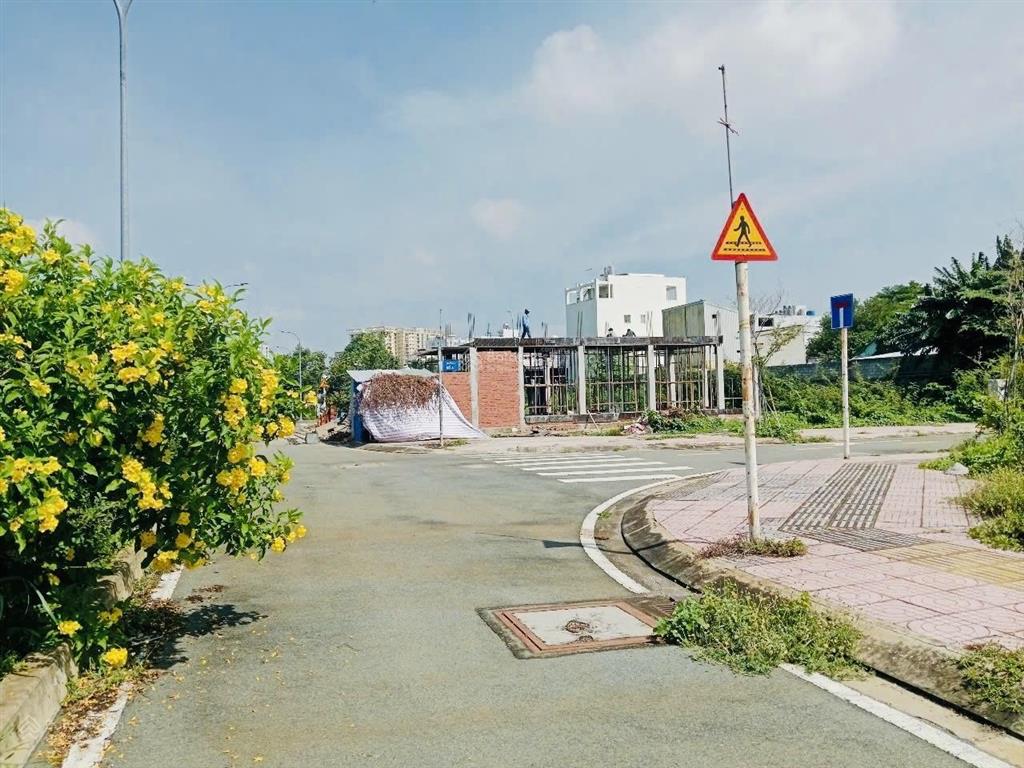 Gấp giảm 200tr  bán đất khu compound bình trưng đông | 113m2 (8 x 18m) | vị trí đẹp