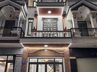 Rẻ hơn hàng xóm 500tr bán gấp căn nhà hoàn công đầy đủ tăng nội thất đầy đủ tiện ích xung quanh