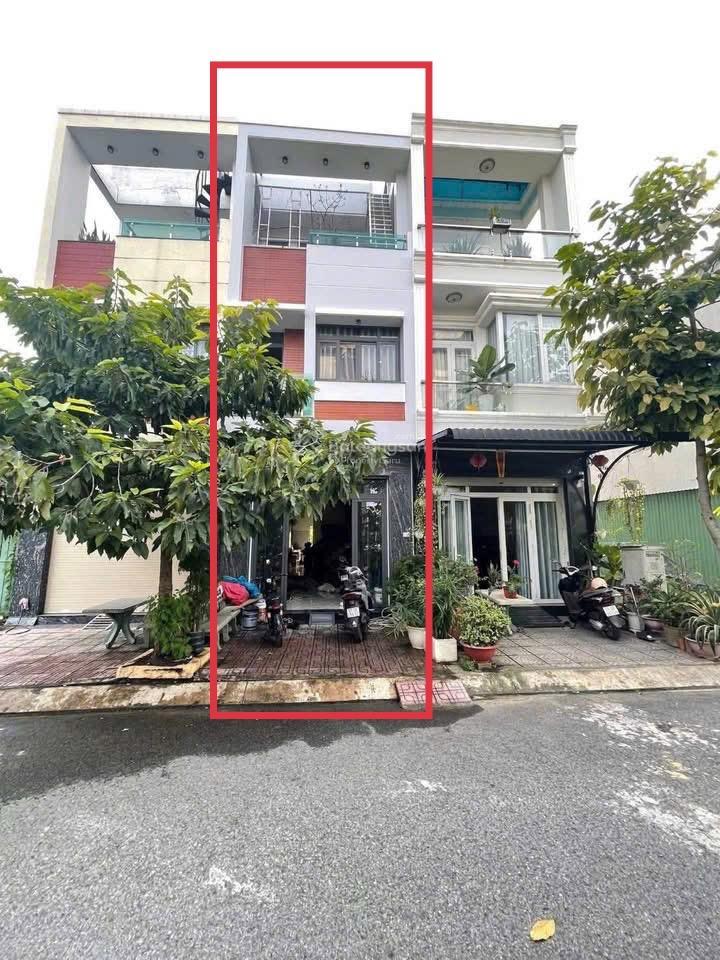 Bán gấp căn nhà rẻ hơn hàng xóm ít nhất 500tr tặng nguyên nội thất chỉ dọn vào ở vị trí trung tâm