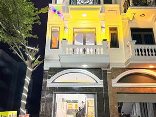 Bán gấp căn nhà đẹp ngay kdc cao cấp tặng nguyên nội thất sang, chỉ bán giá này trước tết