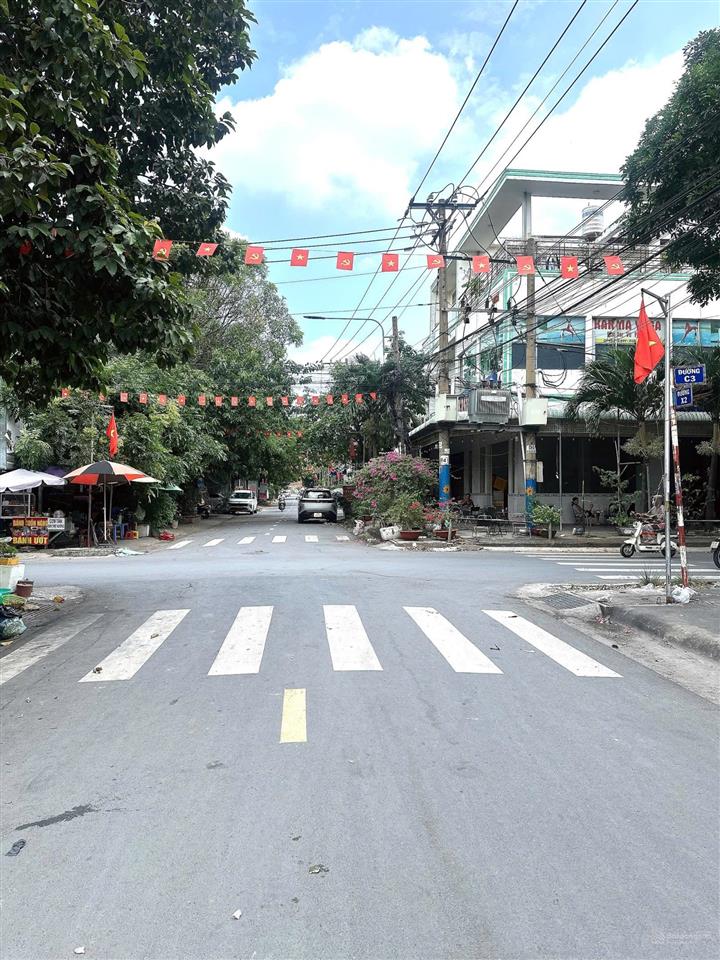 Bán gấp căn nhà 1 trệt 2 lầu 5 phòng trọ cho thu nhập cao ngay chợ thông dụng giá rẻ