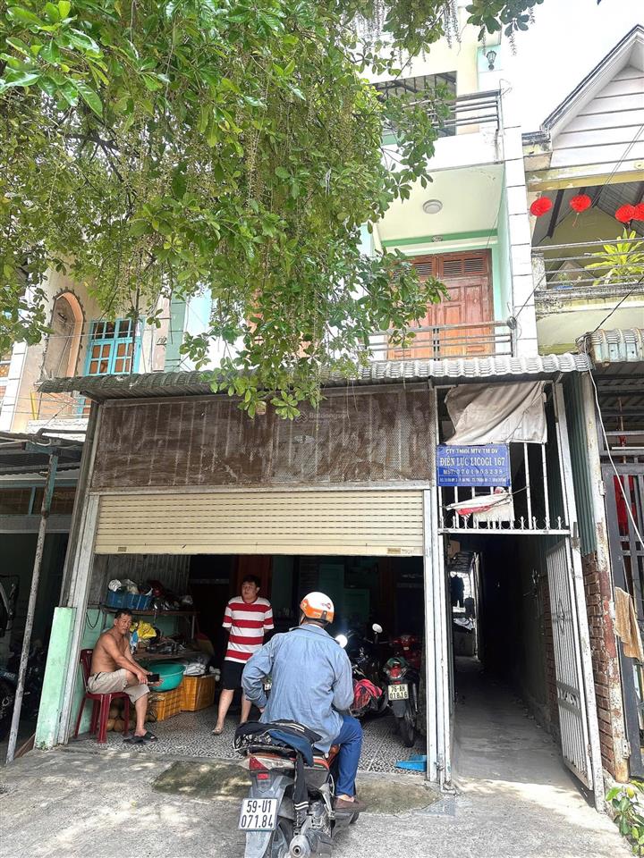 Bán gấp căn nhà 1 trệt 2 lầu 5 phòng trọ cho thu nhập cao ngay chợ thông dụng giá rẻ