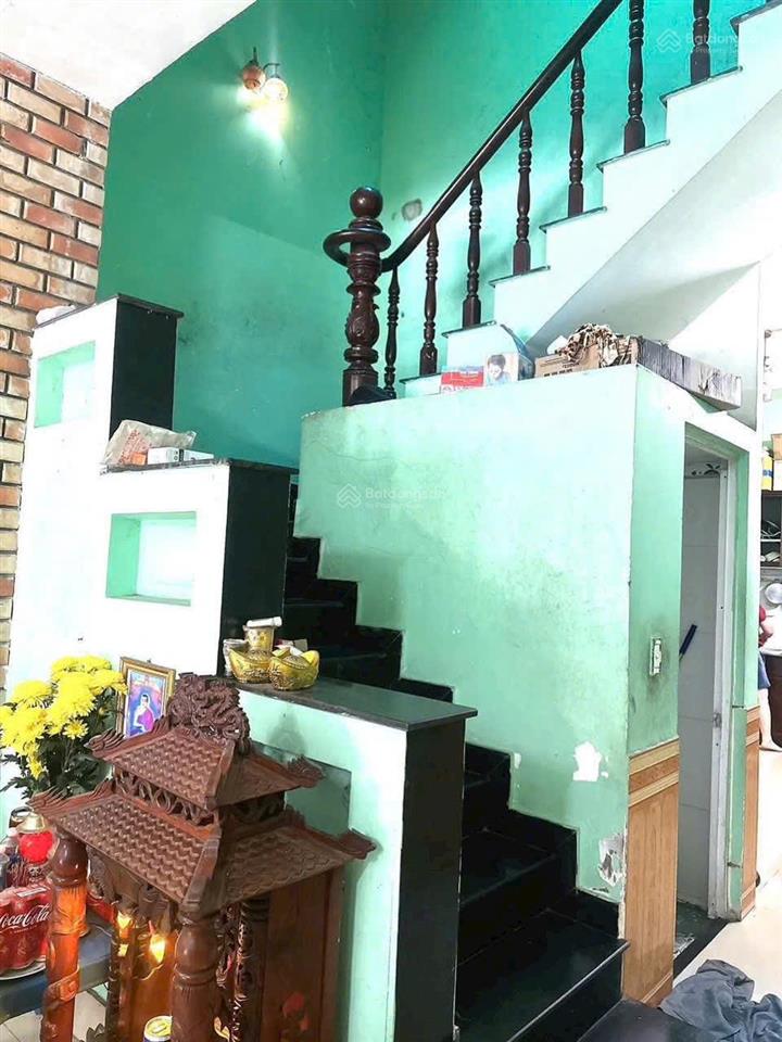 Bán gấp căn nhà 1 trệt 2 lầu 5 phòng trọ cho thu nhập cao ngay chợ thông dụng giá rẻ