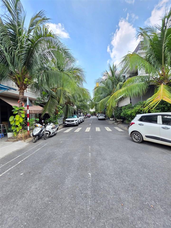 Bán nhà trong kdc cao cấp ngay khu phức hợp bcon gần go dĩ an giá rẻ