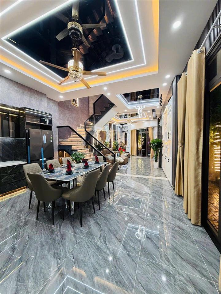 Chủ ngộp không chịu nổi giảm hẳn 550tr bán gấp căn nhà góc full nội thất ngay ngã 6 an phú