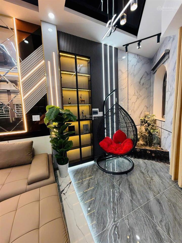 Chủ ngộp không chịu nổi giảm hẳn 550tr bán gấp căn nhà góc full nội thất ngay ngã 6 an phú