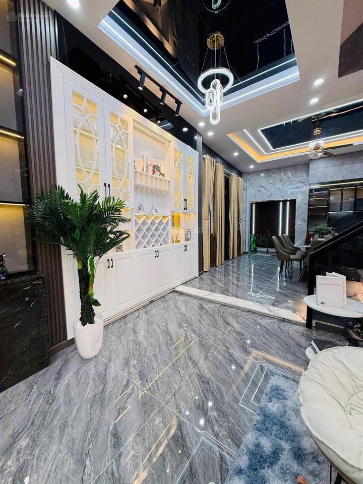 Chủ ngộp không chịu nổi giảm hẳn 550tr bán gấp căn nhà góc full nội thất ngay ngã 6 an phú