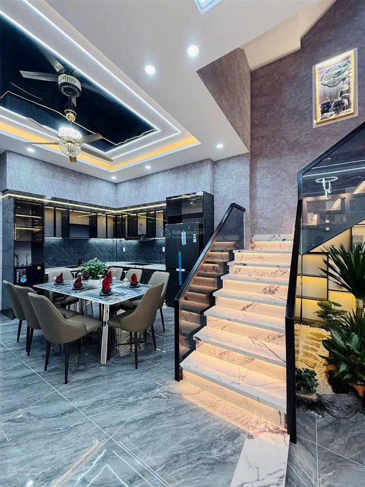 Chủ ngộp không chịu nổi giảm hẳn 550tr bán gấp căn nhà góc full nội thất ngay ngã 6 an phú