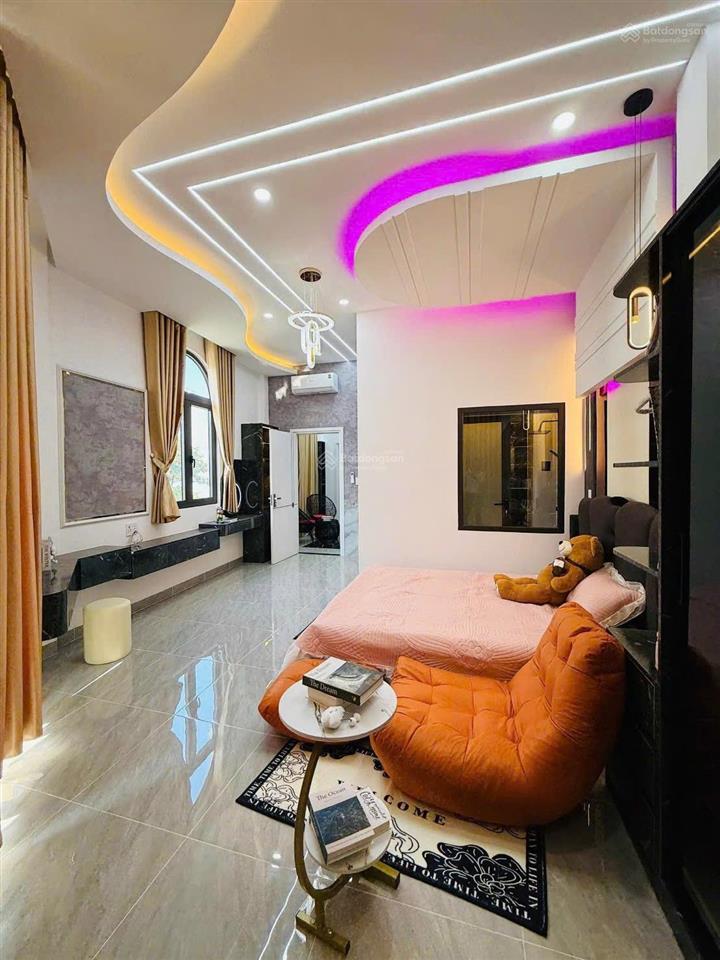 Chủ ngộp không chịu nổi giảm hẳn 550tr bán gấp căn nhà góc full nội thất ngay ngã 6 an phú