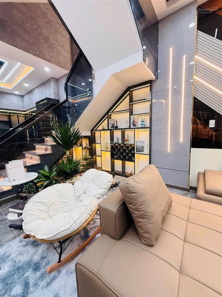 Chủ ngộp không chịu nổi giảm hẳn 550tr bán gấp căn nhà góc full nội thất ngay ngã 6 an phú