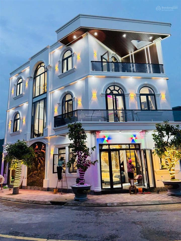 Chủ ngộp không chịu nổi giảm hẳn 550tr bán gấp căn nhà góc full nội thất ngay ngã 6 an phú