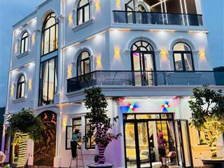 Chủ ngộp không chịu nổi giảm hẳn 550tr bán gấp căn nhà góc full nội thất ngay ngã 6 an phú