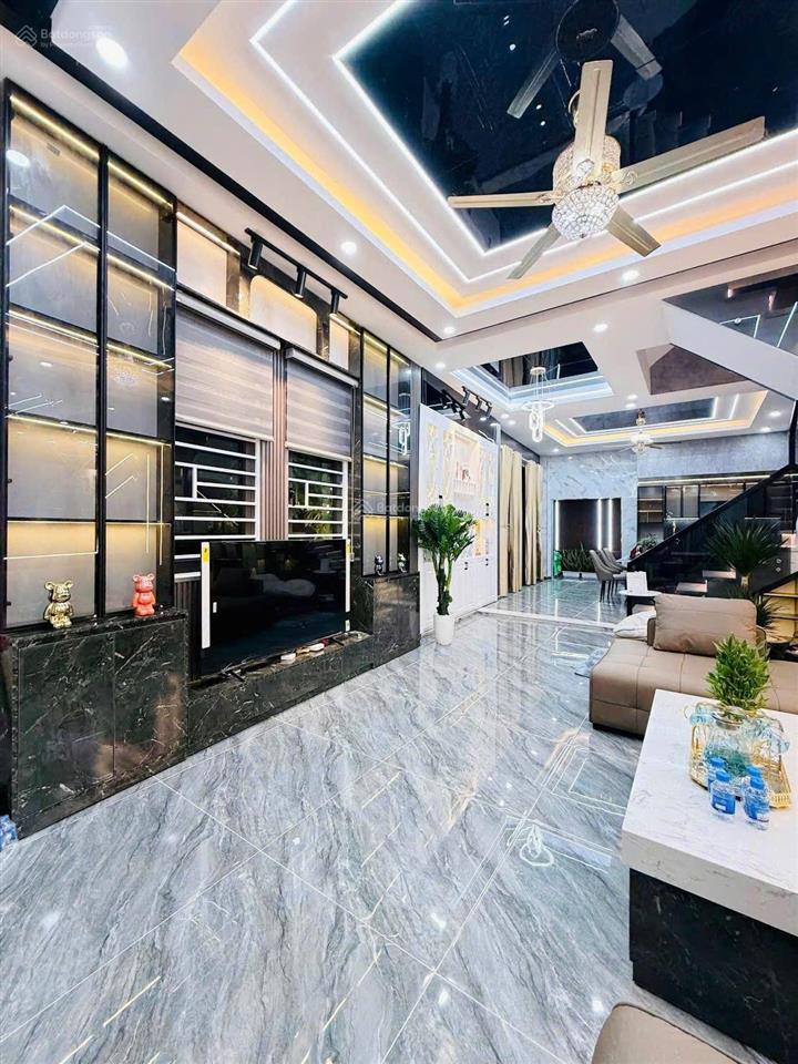 Chủ ngộp không chịu nổi giảm hẳn 550tr bán gấp căn nhà góc full nội thất ngay ngã 6 an phú