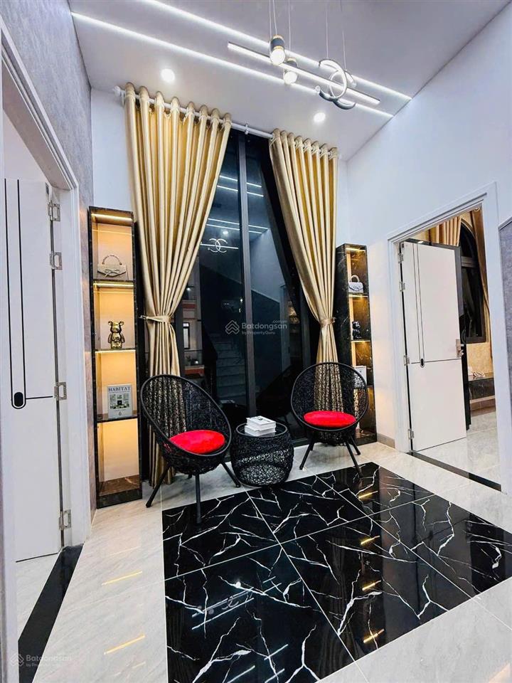 Chủ ngộp không chịu nổi giảm hẳn 550tr bán gấp căn nhà góc full nội thất ngay ngã 6 an phú