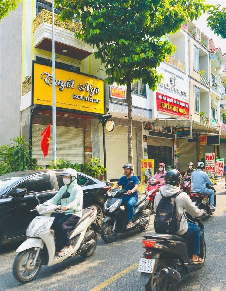 Bán nhà mặt tiền kinh doanh cổng chính kdc phúhồng thịnh 8 sẵn dòng tiền cho thuê gần chợ phú phong