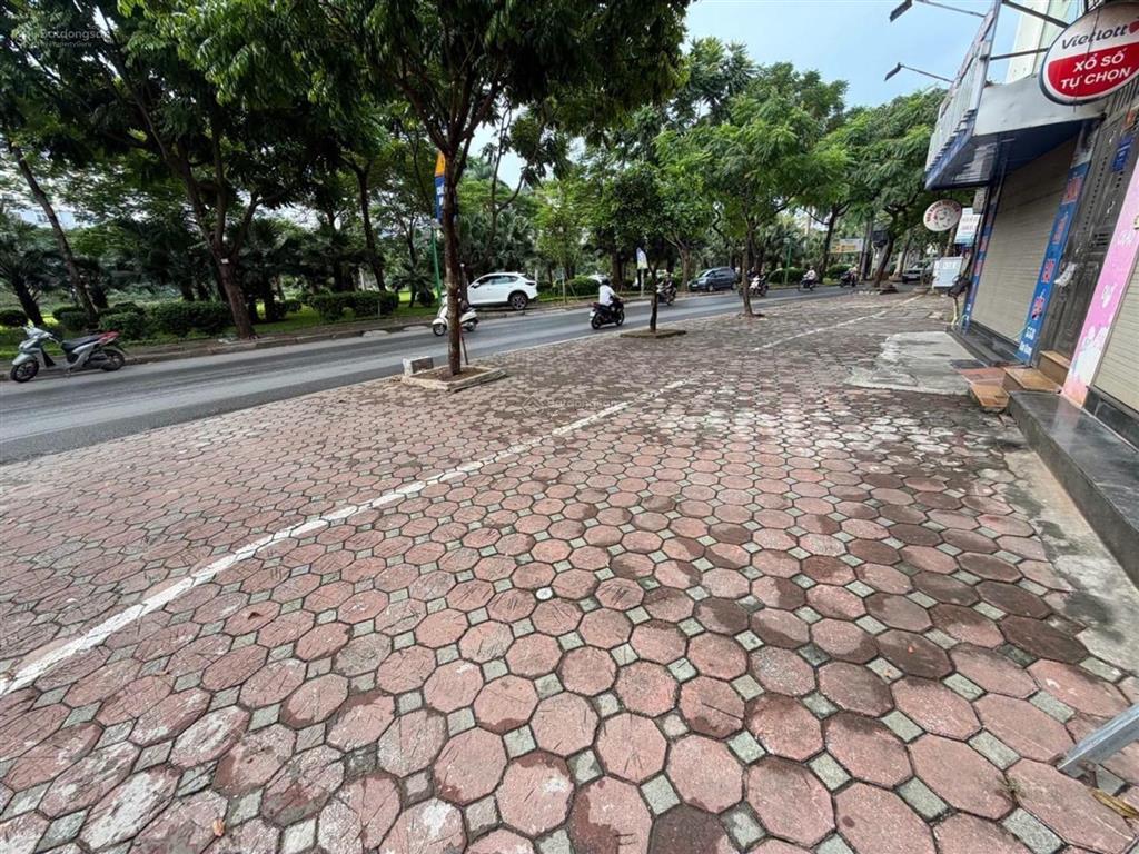 Hiếm có 1 lô mặt phố kim giang kd sầm uất,vỉ hè đá bóngdt52m,mặt tiền 4,5m giá 20tỷ 0865 513 ***