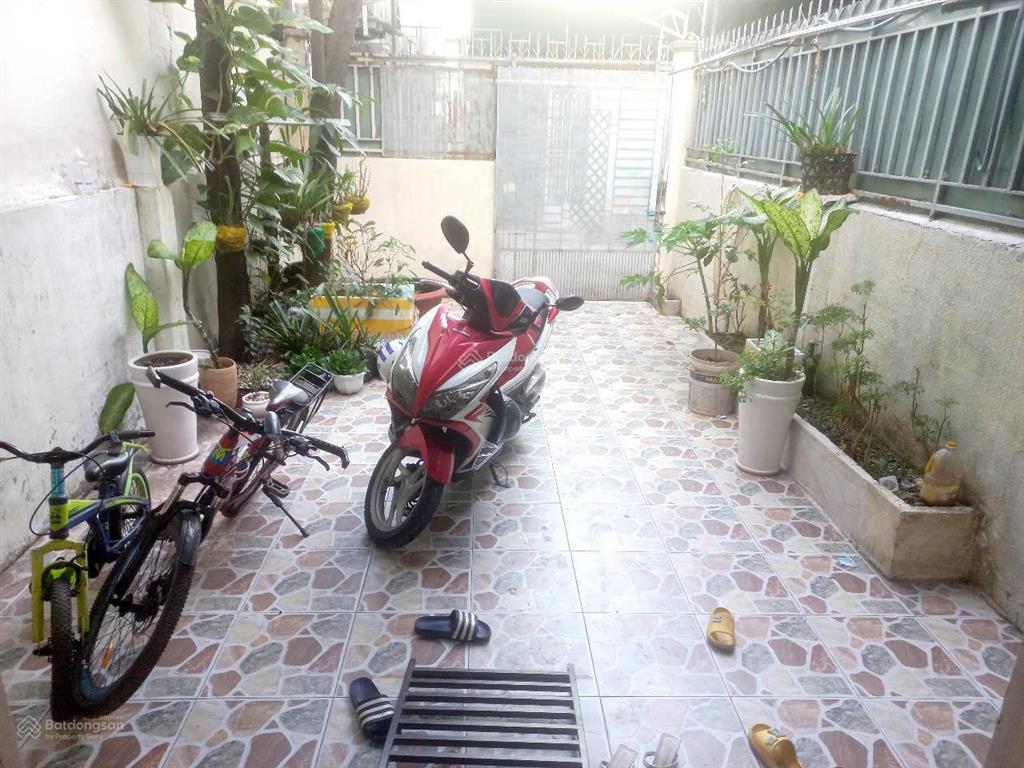 Nhà chính chủ đang ở thuộc đường đông hưng thuận 2 điện tích 3,9x21 một lầu 3 phòng ngủ.