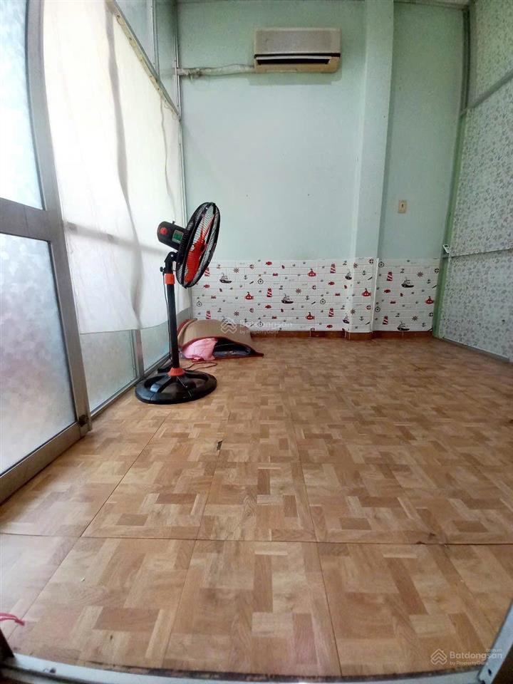 Nhà chính chủ đang ở thuộc đường đông hưng thuận 2 điện tích 3,9x21 một lầu 3 phòng ngủ.